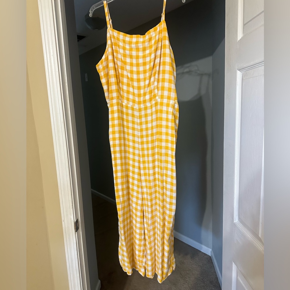 Cute jumpsuit from old navy. Fits me too big now :(